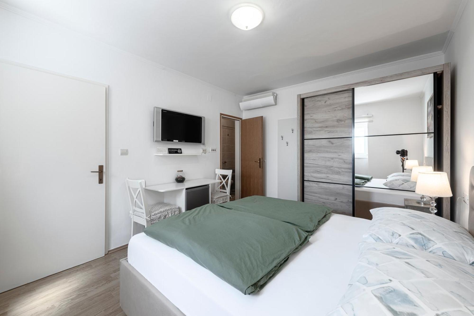 Radovcic Apartments And Rooms Trsteno Esterno foto